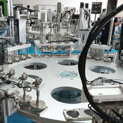 سعر جيد PLC-Controlled Urine Cap Assembly Machine 2500-7500pcs/h الانترنت