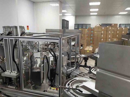 سعر جيد آلة تجميع الغطاء الحديدي الدوار تلقائي شاك غطاء 50 هرتز الانترنت