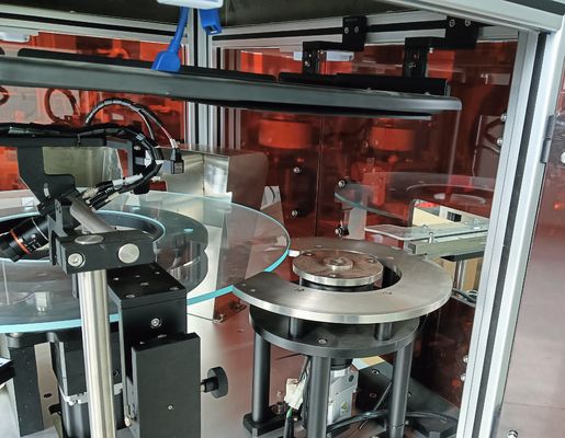 سعر جيد 8000-15000pcs/hr سرعة الإنتاج آلة تجميع الغطاء الأوروبي للغطاءات البلاستيكية متعددة القطع والإغلاق الانترنت