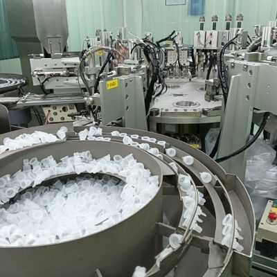 سعر جيد الضغط المستقر والغطاء المضمون مع نظام هيكل عصا متصلة بالسيرو جهاز تجميع غطاء زجاجة التسريب الطبي الانترنت
