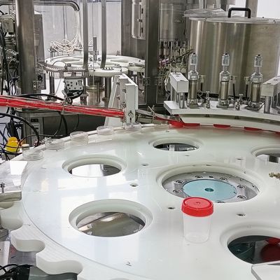 منتجات عالية الجودة مع الكشف بعد كل عملية تجميع في آلة ربط وتعبئة أكواب جمع البول
