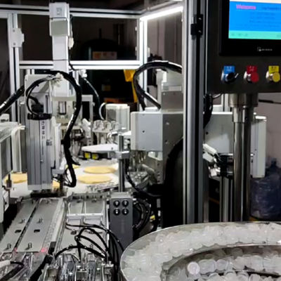 سعر جيد آلة تجميع أغطية CRC بشاشة لمس مع تحكم PLC الانترنت